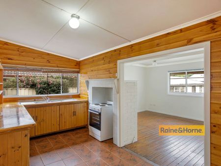 GREAT FAMILY HOME - Photo 4