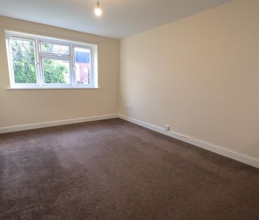 Headley Court, The Rough, Headless Cross, Redditch - Photo 2