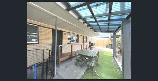 Charming Home in Prime Torquay Location - Photo 1