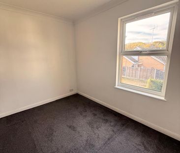 Flat 4, Rayleigh Road, Benfleet, Essex, SS7 - Photo 3