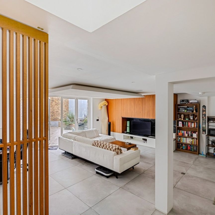 2 Bed Semi-Detached House, Lycett Place, W12 - Photo 1