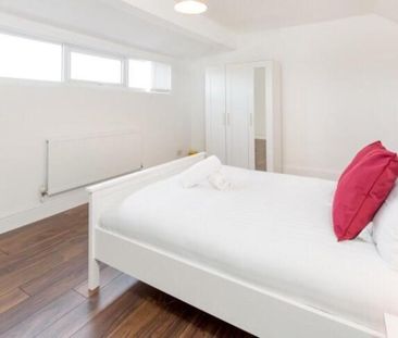 4 bedroom terraced house to rent - Photo 6