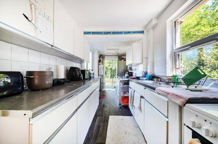 5 bedroom semi-detached house to rent - Photo 5