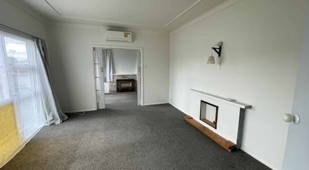 Spacious three-bedroom Castlecliff home - Photo 4