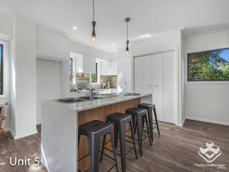 Nearly Brand New Stunning Townhouses within Indooroopilly Schools Catchment! - Photo 3