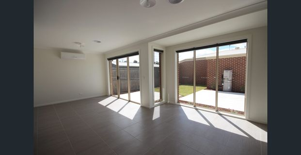 Stunning townhouse. - Photo 1