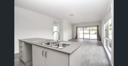 Spacious and Bright Family Home - Photo 2