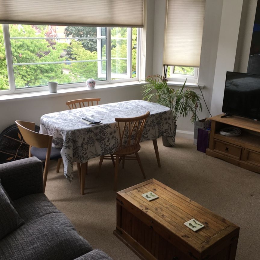 2 Bed Flat, Sheen Court, TW10 - Photo 1