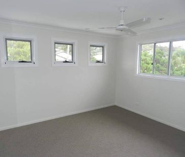 BEAUTIFUL 3 BEDROOM UNIT IN GREAT LOCATION - Photo 3