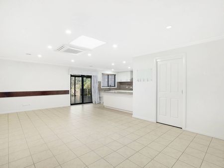 Beautiful Family Home - Photo 2