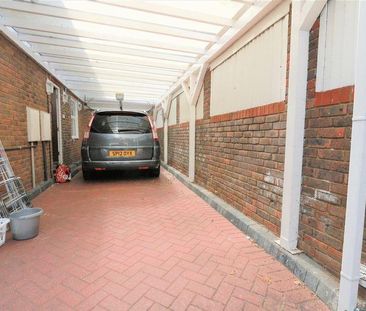 4 bedroom detached house to rent - Photo 2