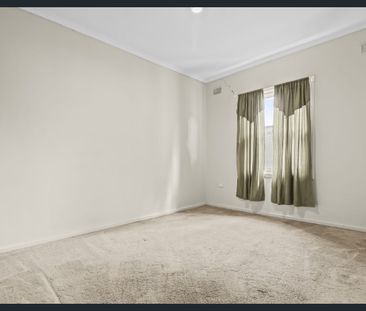 3-Bedroom Home with Spacious Backyard - Photo 2
