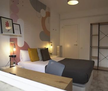 Carrer de Roger de Llúria, Barcelona, Catalonia 08037 - Photo 3