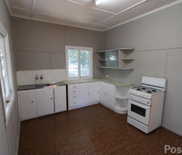 Renovated Post War Home ON THE PARK. - Photo 3