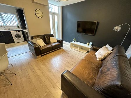 4 bedroom terraced house to rent - Photo 2