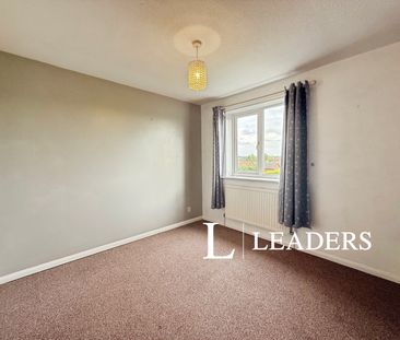 3 bedroom semi-detached to rent Ridgewell Close - Photo 2