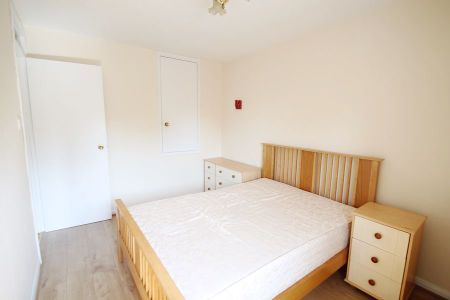 Philpots Close, West Drayton, UB7 - Photo 3