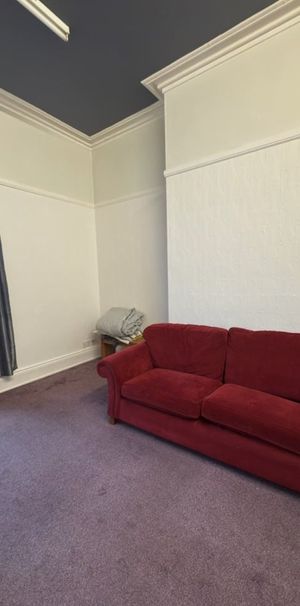 Room in a Shared House, Regent Road, LE1 - Photo 1