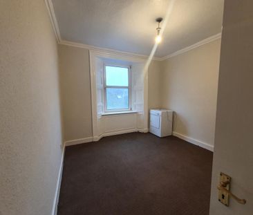 3 bedroom flat to rent - Photo 6