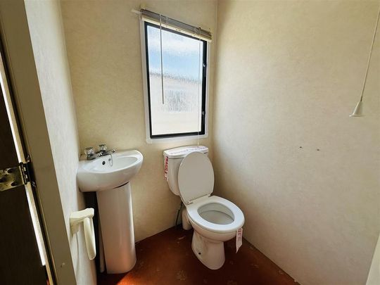 2 bedroom house to rent - Photo 1