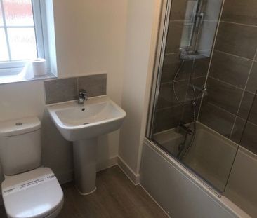 Regent Street, Ellesmere Port - Photo 2