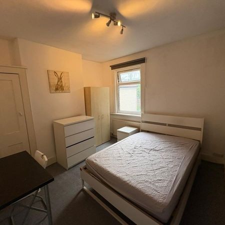 Room in a Shared House, Ermine Road, SE13 - Photo 3