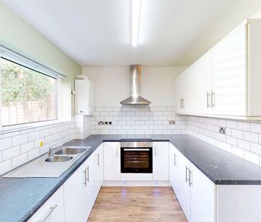 2 bedroom ground floor flat to rent - Photo 3