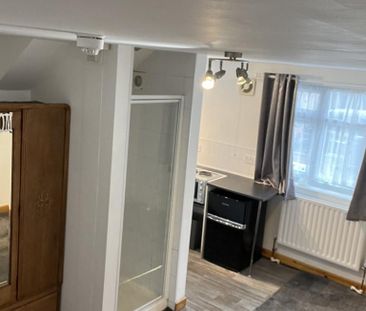 Studio to rent - Photo 6