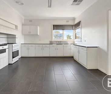 2 Bedroom Home with Large Enclosed Yard - Photo 3