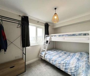 Pentire Avenue, Newquay, TR7 - Photo 2