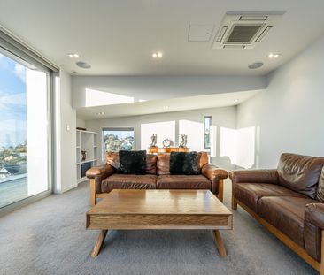 Architectural Masterpiece with Panoramic City & Harbour Views - Photo 4