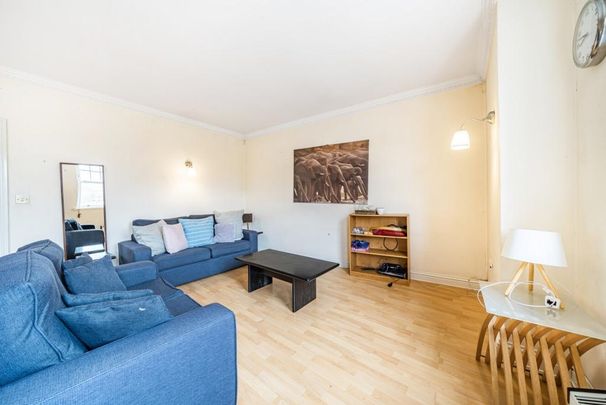 3 bedroom flat to rent - Photo 1