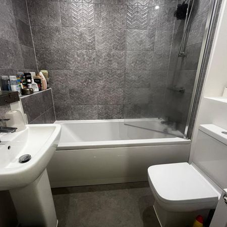 2 bedroom semi-detached house to rent - Photo 3