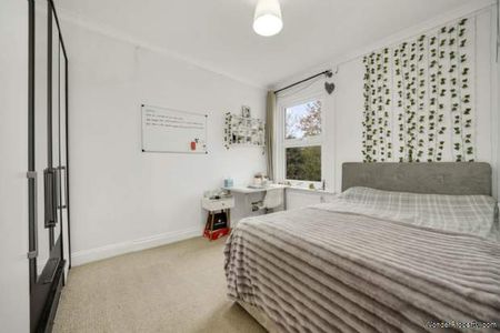 3 bedroom property to rent in London - Photo 5