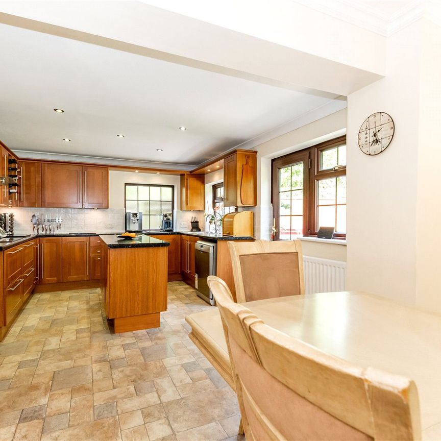 Frimley Road, Ash Vale, Aldershot, Surrey, GU12 5PP - Photo 1