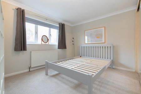 4 bedroom semi-detached house to rent - Photo 5