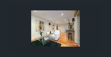 Stylish 3-Bedroom Townhouse in Oakleigh South - Photo 3