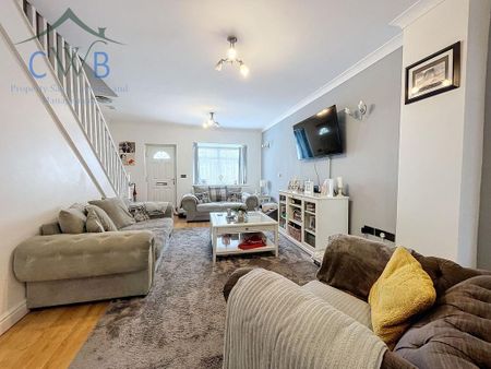 5 bedroom semi-detached house to rent - Photo 2