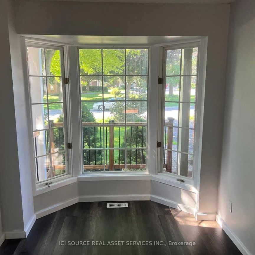 45 HUNTSMAN CRESCENT - Photo 1