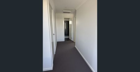 Modern Living in the Heart of Edenbrook Estate Pakenham - Photo 4