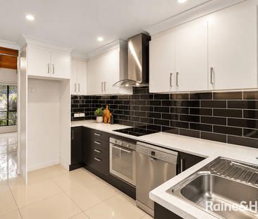 Flexible Two-Level Living in the Heart of Springwood - Puistola com... - Photo 6
