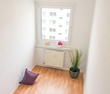 4-Raum-Wohnung mit Balkon und einen Spielplatz - Photo 4