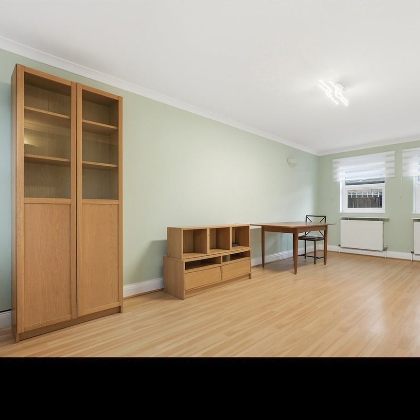 4 Bed Detached House, Shernhall Street, E17 - Photo 1