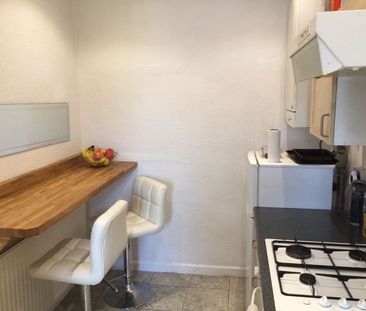 Room in a Shared Flat, Richmond Grove, M13 - Photo 2