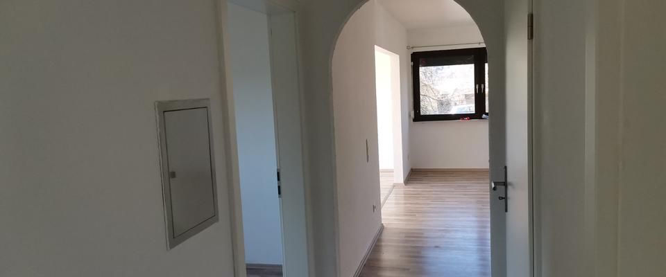 Schöne helle Wohnung mit Balkon in ruhiger Lage zu vermieten - Foto 1