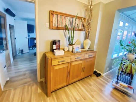 4 bedroom semi-detached house to rent - Photo 2