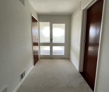 4 bedroom detached bungalow to rent - Photo 5