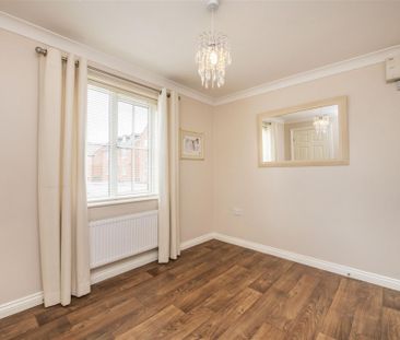 4 bed House - Detached To Let - Photo 4