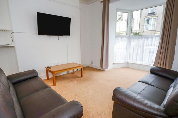 6 bedroom terraced house to rent - Photo 1