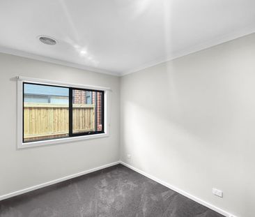 🏡 Brand New 4-Bedroom House in Thornhill Park - Photo 3